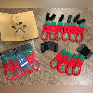 🆕 Pet anti slip booties red and green 16 total, 5 extra velcro strap size Small